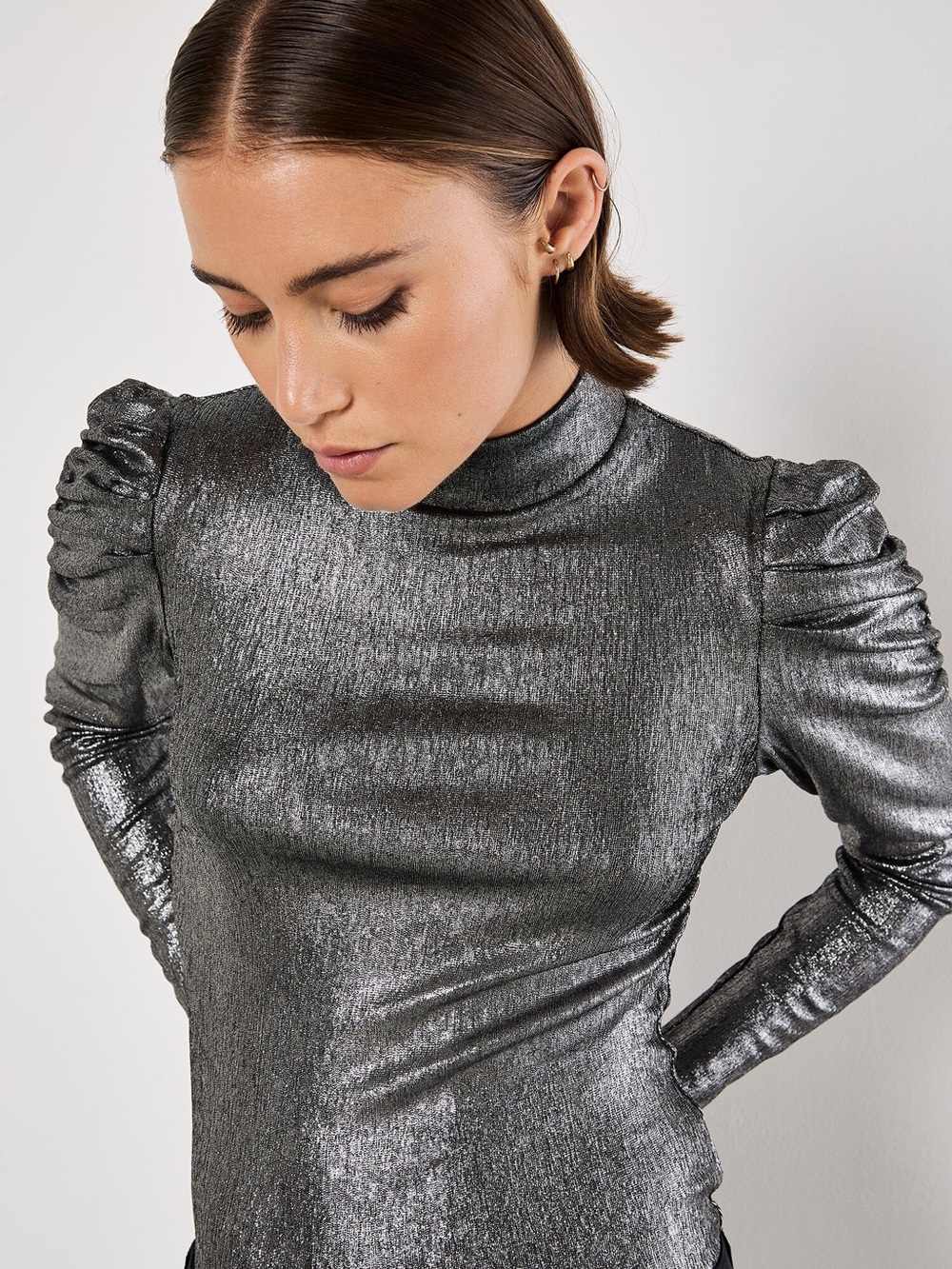 Apricot Metallic Puff Sleeve Mock Neck Top Silver Black‎ Shimmer Size US 8
